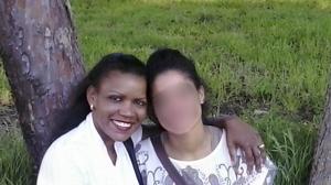 Ana Julia Quezada en una imagen de archivo junto a su hija