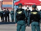 Agentes de la Guardia Civil en el dispositivo organizado para recibir al «Aquarius»