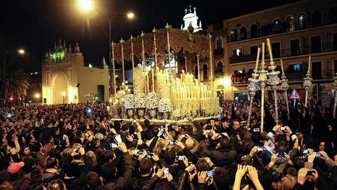 Trece emitirá en directo «La Madrugá» desde Sevilla
