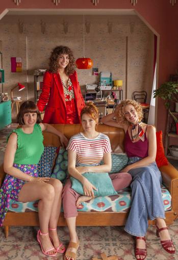 Protagonistas de «Valeria» en el set de grabación