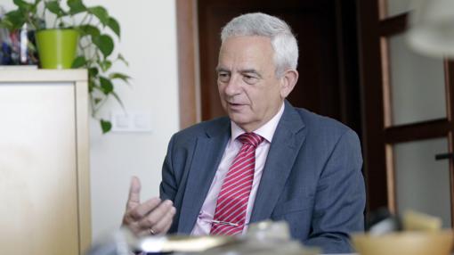 Los hoteleros de Sevilla, representados por Manuel Cornax, apoyan la ampliación de la Feria de Sevilla y rechazan la tasa turística si su fin no es la promoción turística
