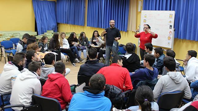 Mil jóvenes de Mairena se forman en prevención de violencia de género