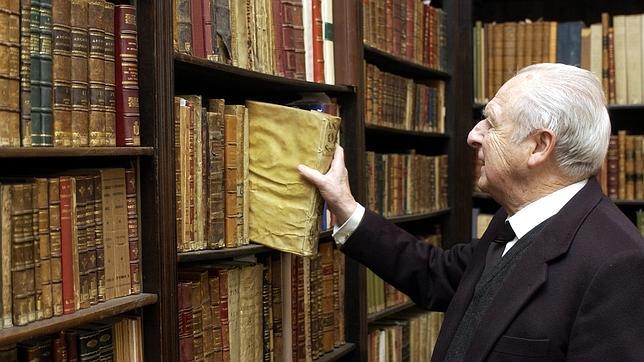 Muere el escritor y ex director de la Academia de Buenas Letras Eduardo Ybarra
