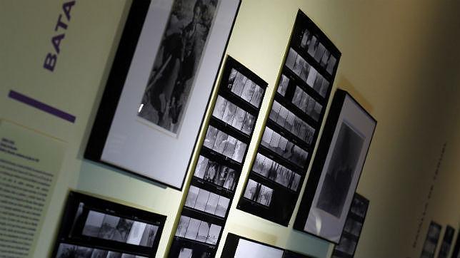 Exposición de negativos de Capa