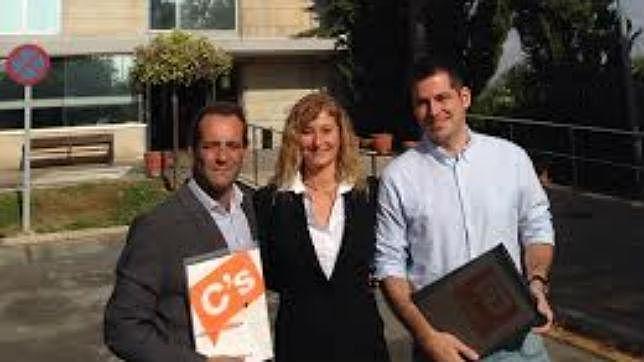 Juan Cassá, a la izquierda, junto a compañeros de partido en Málaga