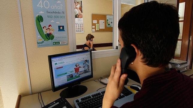 El Teléfono de la Esperanza está disponible las 24 horas de los 365 días del año