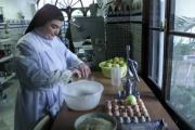 En el convento del Socorro de la calle Bustos Tavera la actividad se incrementa en estos días. En la cocina, las monjas no cesan de elaborar pestiños, sultanas, mantecados y cocadas. Díaz Japón