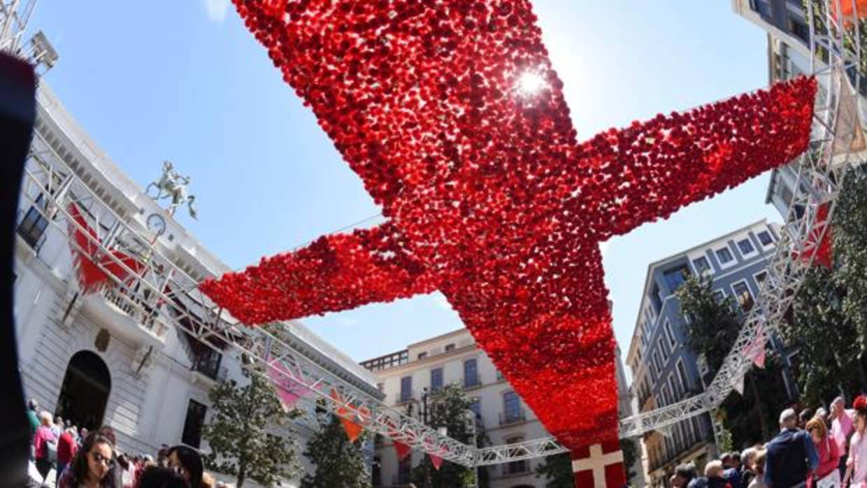 Granada celebra un año más su día de las Cruces