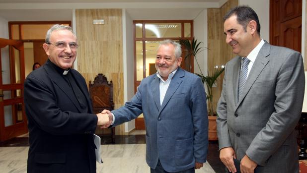Última firma del convenio entre el Cabildo y el Ayuntamiento de Córdoba en agosto de 2010