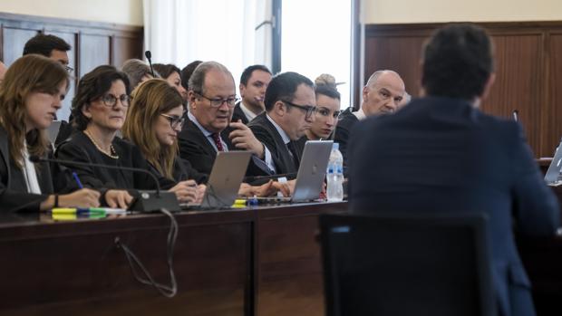Bancada de los letrados de las defensas en el juicio del caso ERE