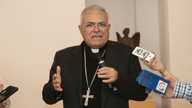 El obispo de Córdoba, Demetrio Fernández, durante una comparecencia reciente