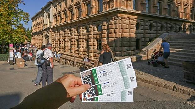 Los empresarios censuran el nuevo modelo de entradas nominativas de la Alhambra.