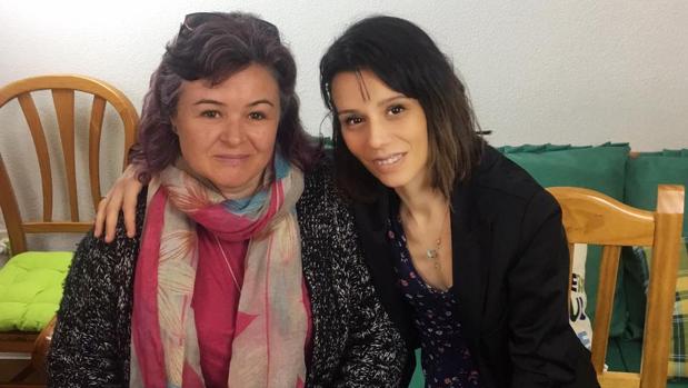 Ruth Ortiz con la directora del programa Sara William