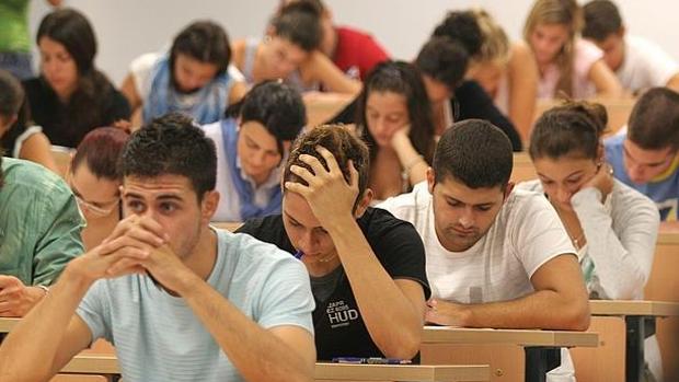 Alumnos andaluces, en un examen de Selectividad