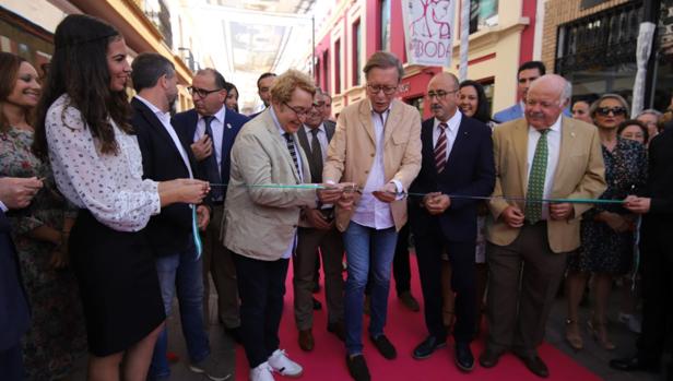 Corte de la cinta inaugural de Fuente Palmera de Boda