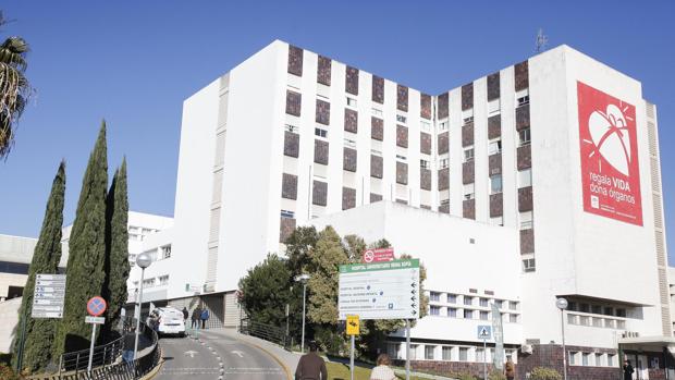 Vista del edificio principal del Hospital Reina Sofía