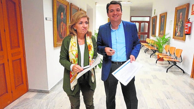 María Jesús Botella y José María Bellido en el Ayuntamiento de Córdoba