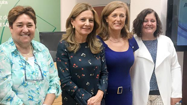 Responsables del SAS y la Consejería de Salud, como la directora general de Profesionales del SAS, Celia Gómez (derecha), tuvieron conococimiento de los hechos hace años