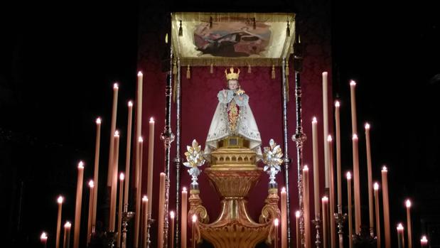 Altar de cultos del Milagroso Niño Jesús de Praga, de la archicofradía del Carmen de San Cayetano