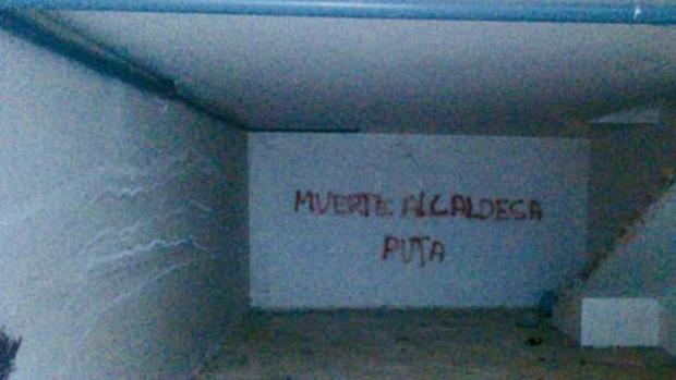 Una de las pintadas contra la alcaldesa de Benaoján