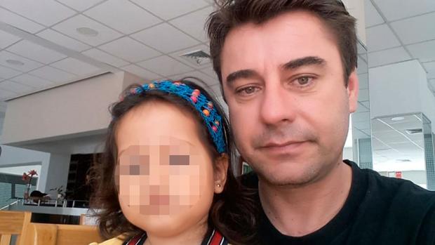 Rubén García Quintero con su hija