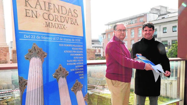 Presentación del Festival Kalendas, con Pedro García a la derecha