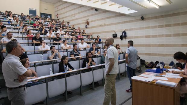 Opositores en una prueba para profesor de Secundaria en Córdoba
