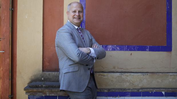 Quiere devolver la autoridad a los profesores y pide respeto para lograr un modelo de excelencia educativa