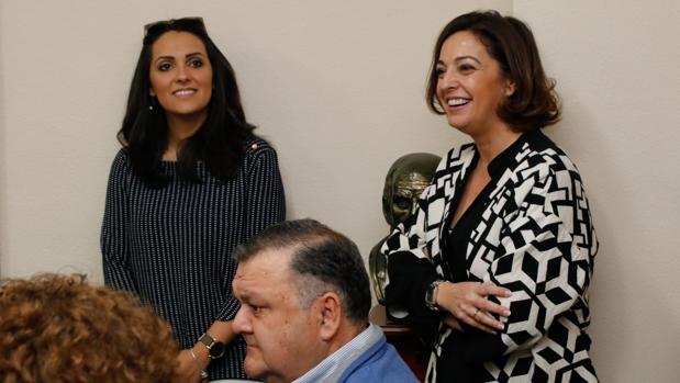 Carmen González e Isabel Ambrosio, en el último comité provincial del PSOE