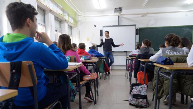 Un profesor dando clase