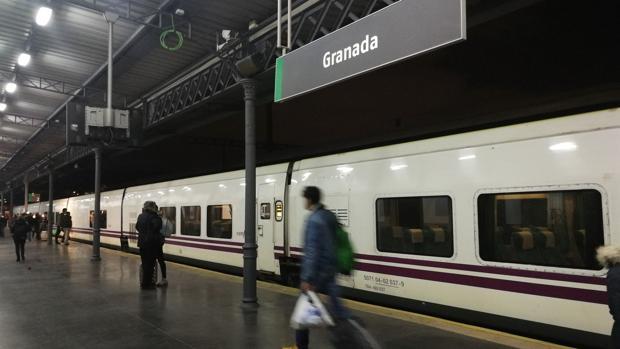 como llegar a granada en tren