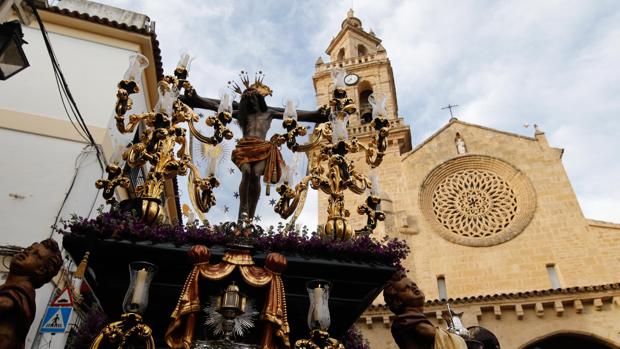 Cristo del Remedio de Ánimas a su salida de San Lorenzo