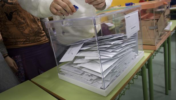 Urna de un colegio electoral