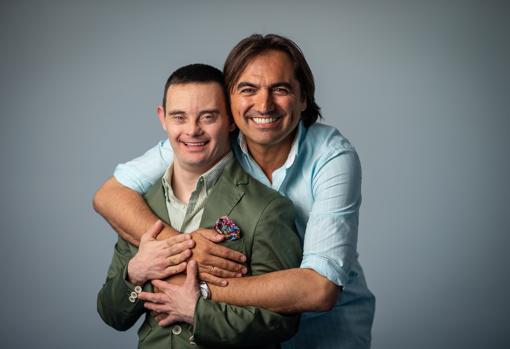 Álvaro Moreno con José Luis, que trabajará en la nueva tienda