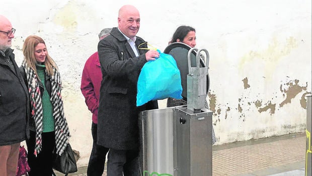 Antonio Ruiz y Auxiliadora Pozuelo, en un acto de Epremasa en Rute