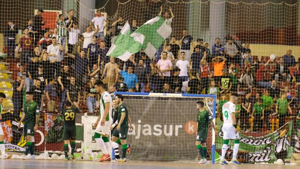 Los aficionados del Córdoba Futsal, en el partido del play off ante el Betis