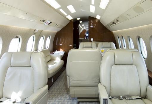 Interior de un Falcon 2000 de la empresa Dssault Aviation, la escogida por Sánchez