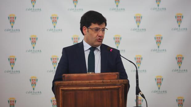 El presidente del Córdoba CF, Jesús León, durante una comparecencia