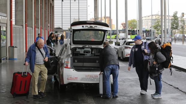 Taxis en la estación de trenes de Córdoba