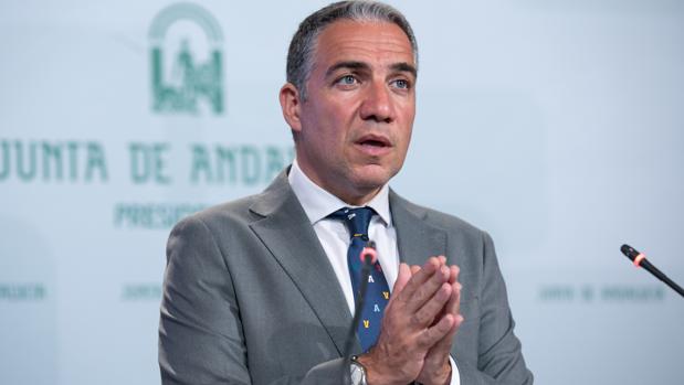 El consejero de Presidencia, Elias Bendodo de la Junta, en una rueda de prensa