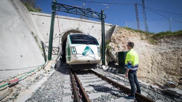 El túnel de San Francisco, en Loja, obligará al AVE a reducir su marcha a 30 km/h.