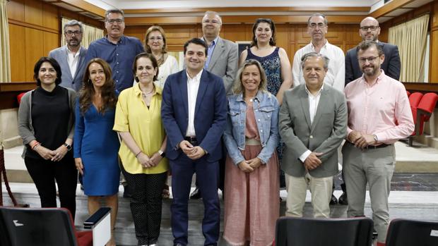 Foto de familia, ayer de los miembros del cogobierno PP-Cs