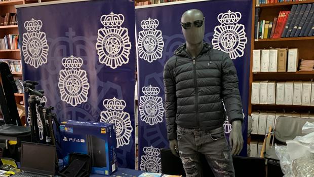Muestra de pertenencias incautadas