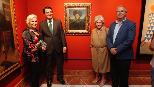 Mercedes Valverde, José María Bellido, Teresa Jiménez y Juan Miguel Moreno Calderón, ante el cuadro donado