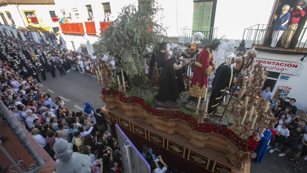 El paso de misterio del Prendimiento avanza el pasado Martes Santo por la calle María Auxiliadora