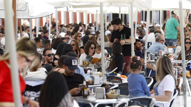 Turistas en terrazas de Córdoba