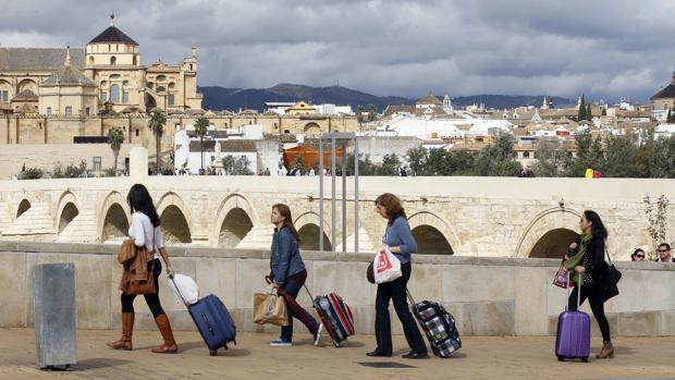 Turistas frente a la Mezquita-Catedral de Córdoba