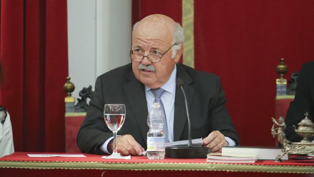 El consejero de Salud, Jesús Aguirre