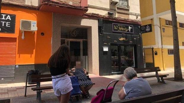 Vivienda en la que ha tenido lugar el parricidio en la calle Eduardo R España, en la zona de La Unión, en Málaga