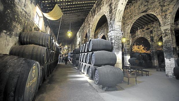 Interior de una de las bodegas portuenses que se pueden visitar
